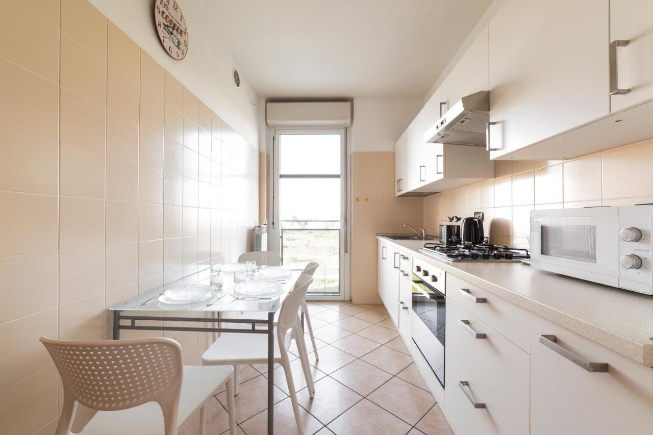 Milano Rogoredo Apt With Terrace! Apartment Bagian luar foto