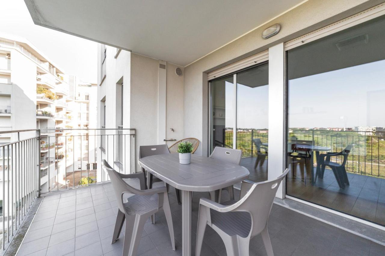 Milano Rogoredo Apt With Terrace! Apartment Bagian luar foto