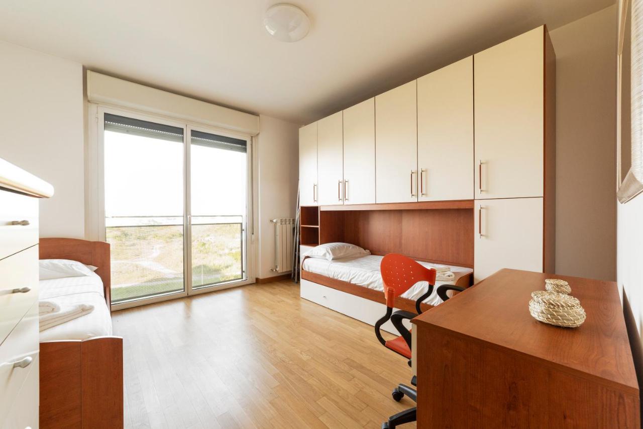 Milano Rogoredo Apt With Terrace! Apartment Bagian luar foto