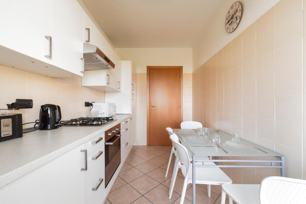 Milano Rogoredo Apt With Terrace! Apartment Bagian luar foto