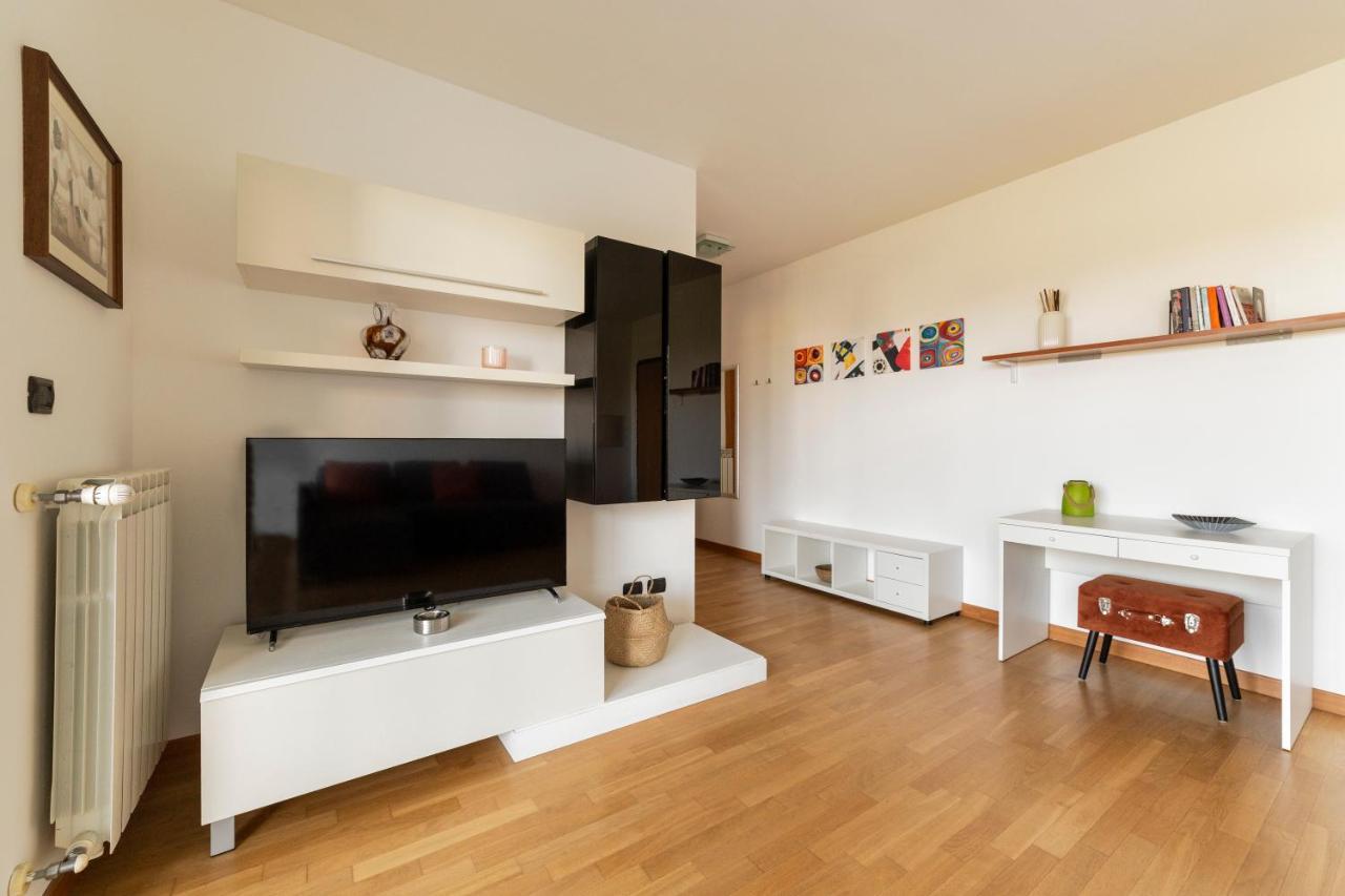 Milano Rogoredo Apt With Terrace! Apartment Bagian luar foto