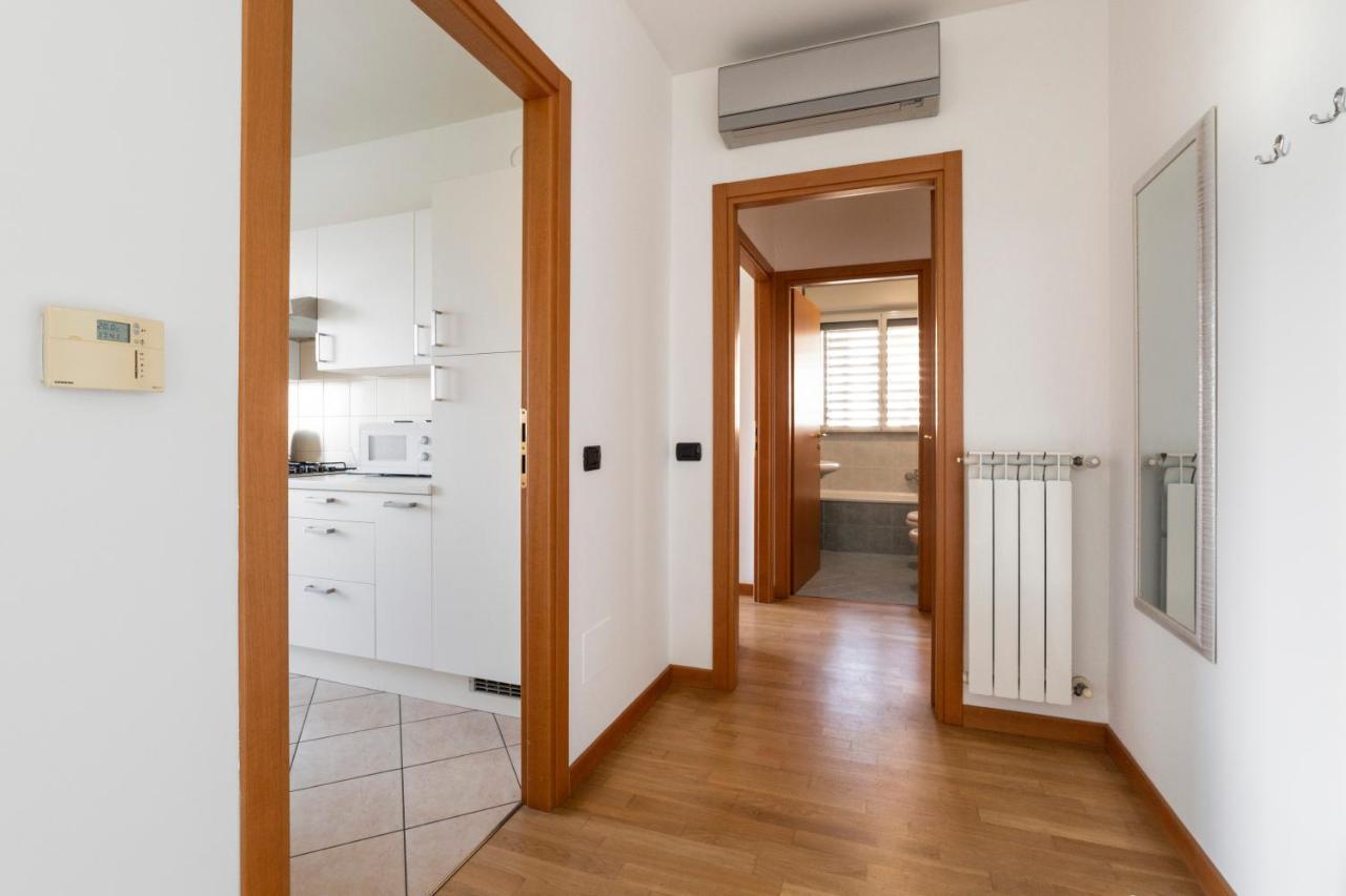 Milano Rogoredo Apt With Terrace! Apartment Bagian luar foto
