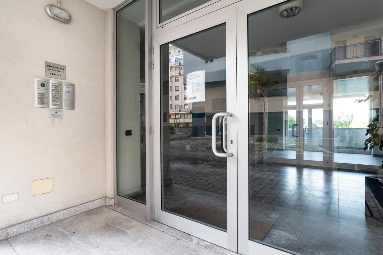 Milano Rogoredo Apt With Terrace! Apartment Bagian luar foto