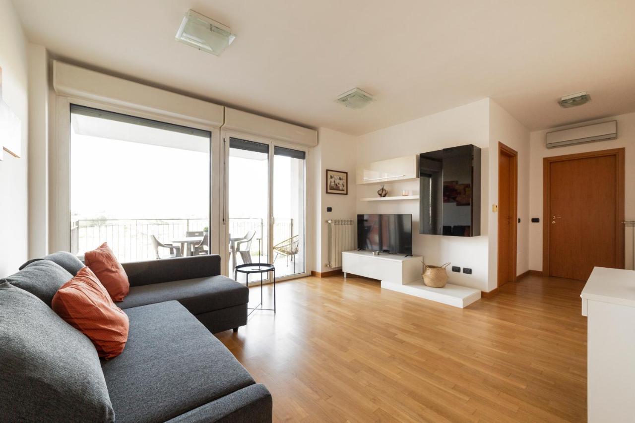 Milano Rogoredo Apt With Terrace! Apartment Bagian luar foto