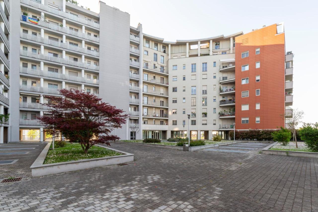 Milano Rogoredo Apt With Terrace! Apartment Bagian luar foto