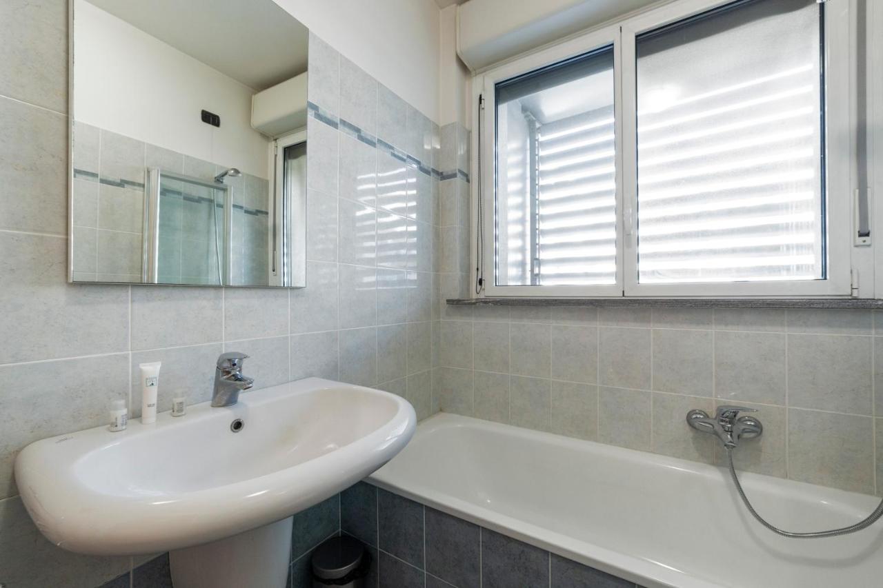 Milano Rogoredo Apt With Terrace! Apartment Bagian luar foto