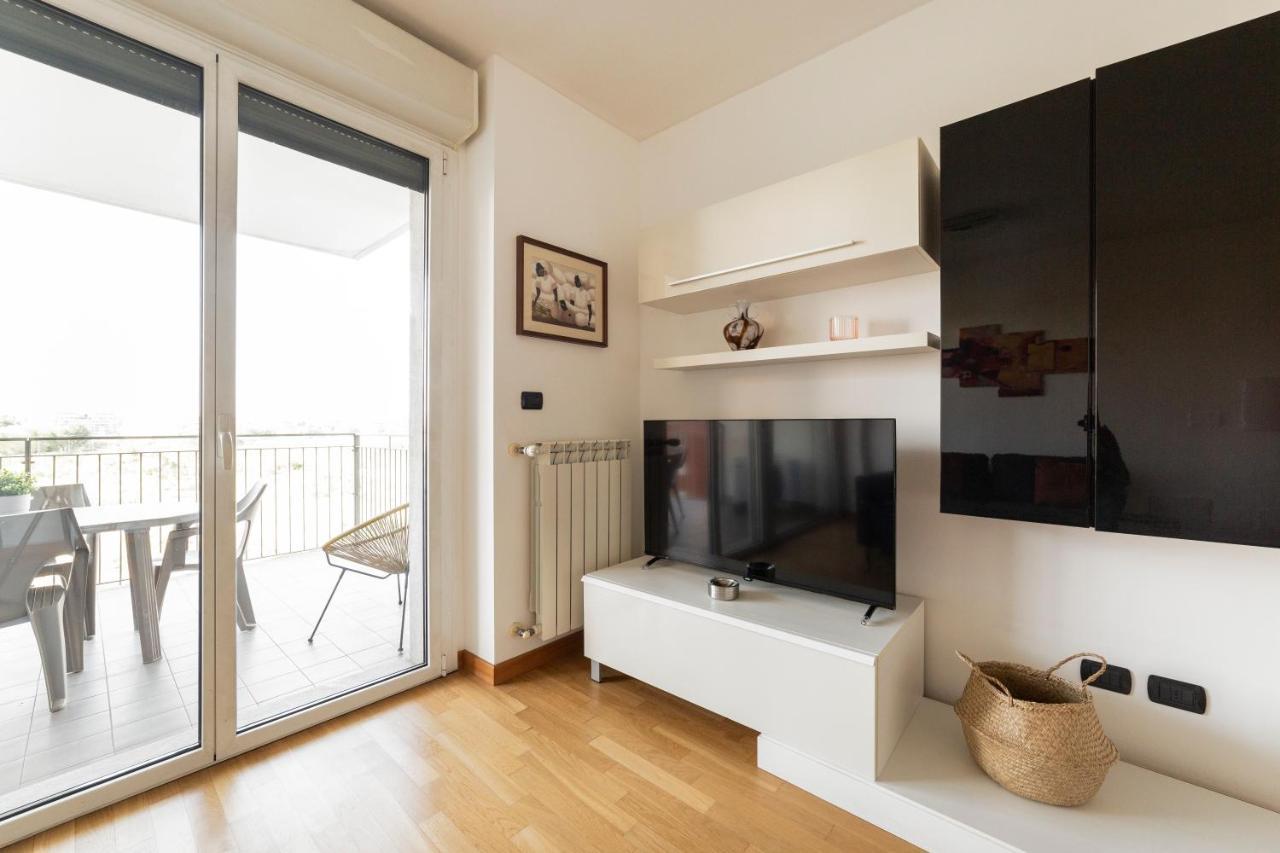 Milano Rogoredo Apt With Terrace! Apartment Bagian luar foto
